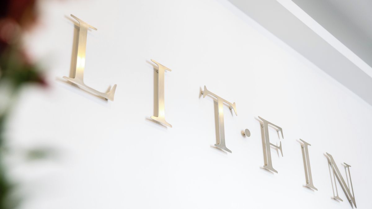 Pomáhají lidem s drahou spravedlností. Jejich vlastní byznys je neprůhledný